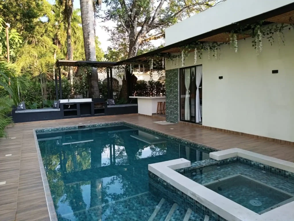 Arquitecto en Engativá Bogotá diseño residencial con piscina terminada y espacios modernos